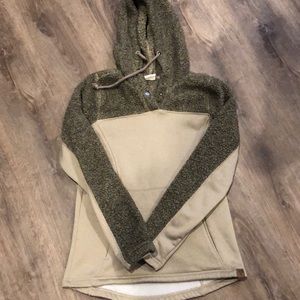 Green small hoodie with snap buttons